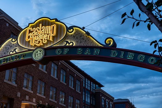 How Late Is the Gaslamp Quarter Open?